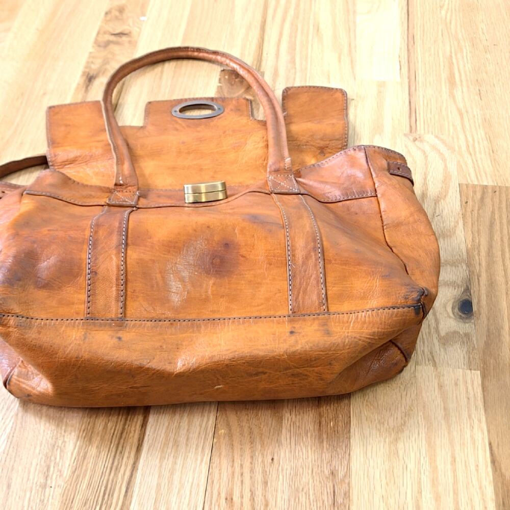 Vintage Leather Travel Handbag: Rustic Brown Boho Tote - Picture 6 of 9
